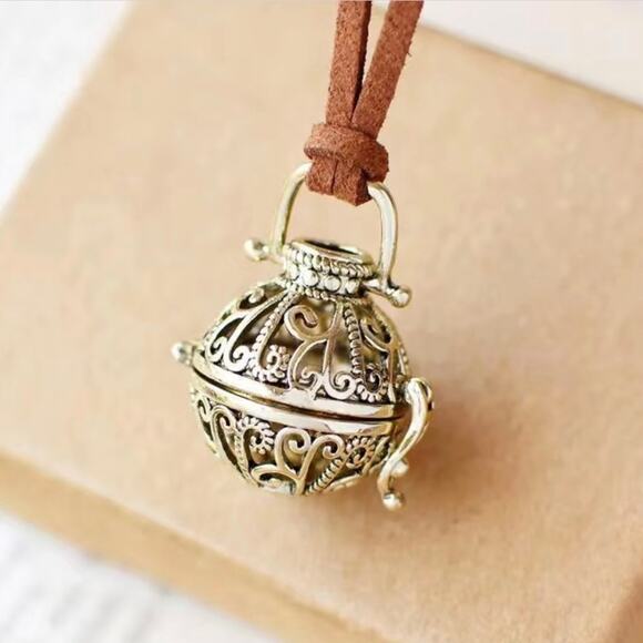 Aromatherapy Diffuser Pendant Necklace Cut Out Filigree Ball Gold Tone - Picture 2 of 4